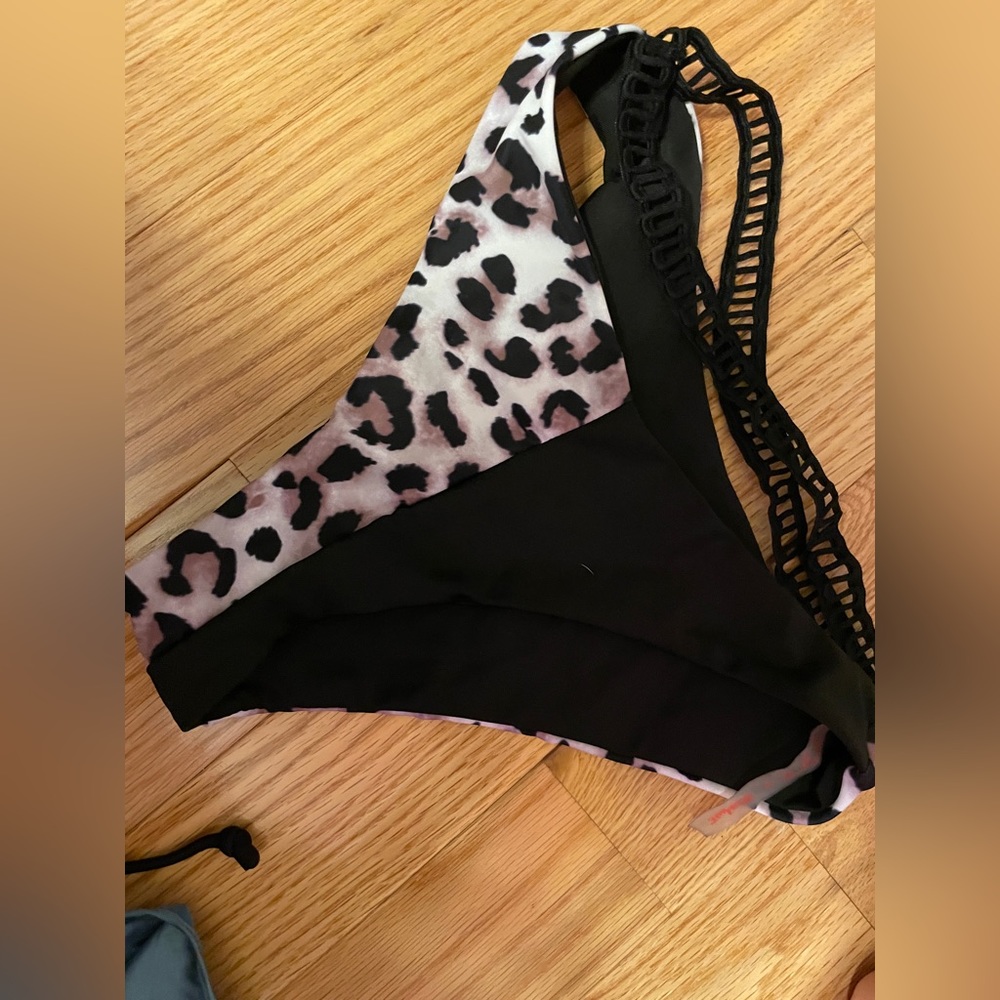 Cheetah print and solid black paired bathing suit set from romwe